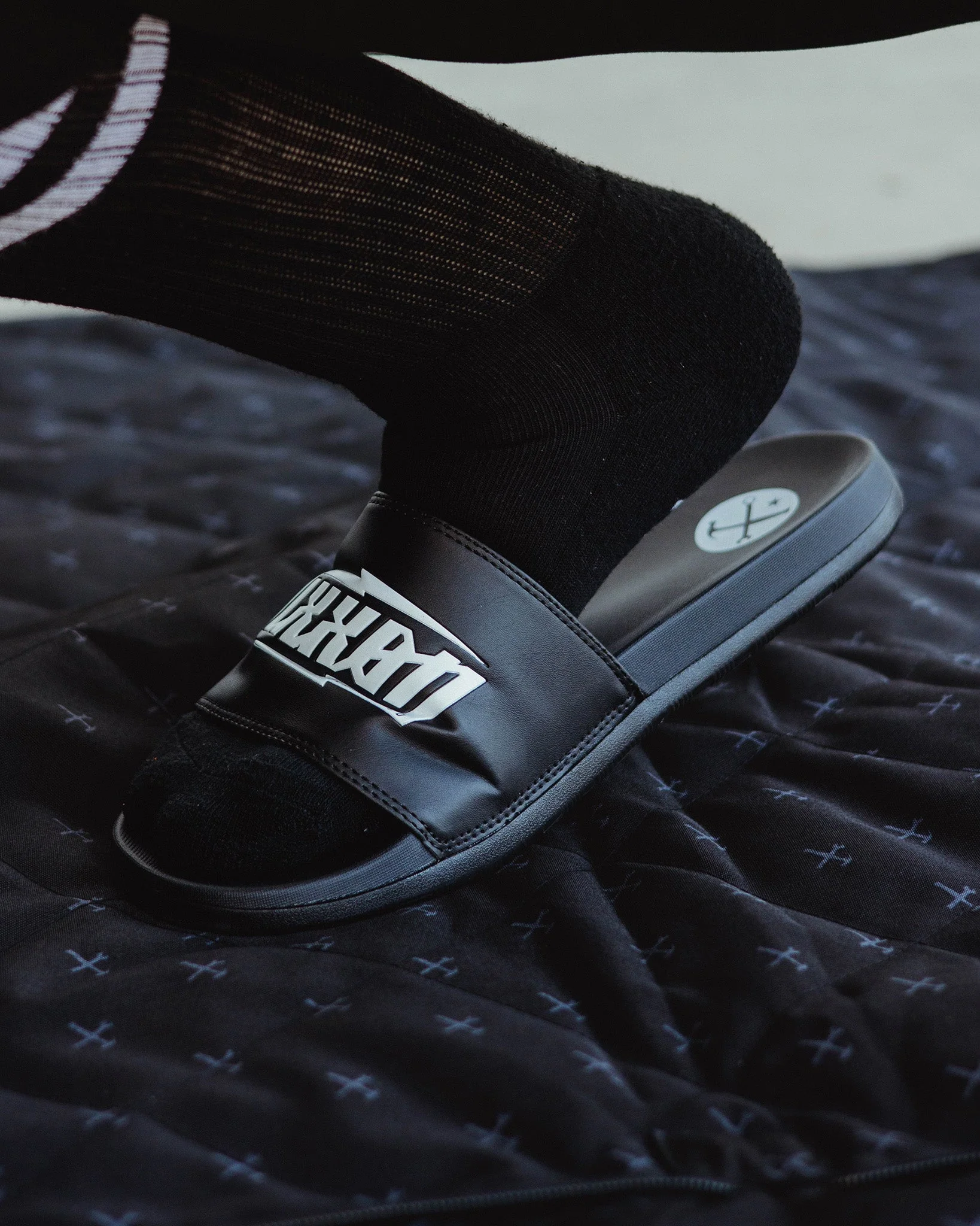 Bolt Slides - White & Black - Image 2