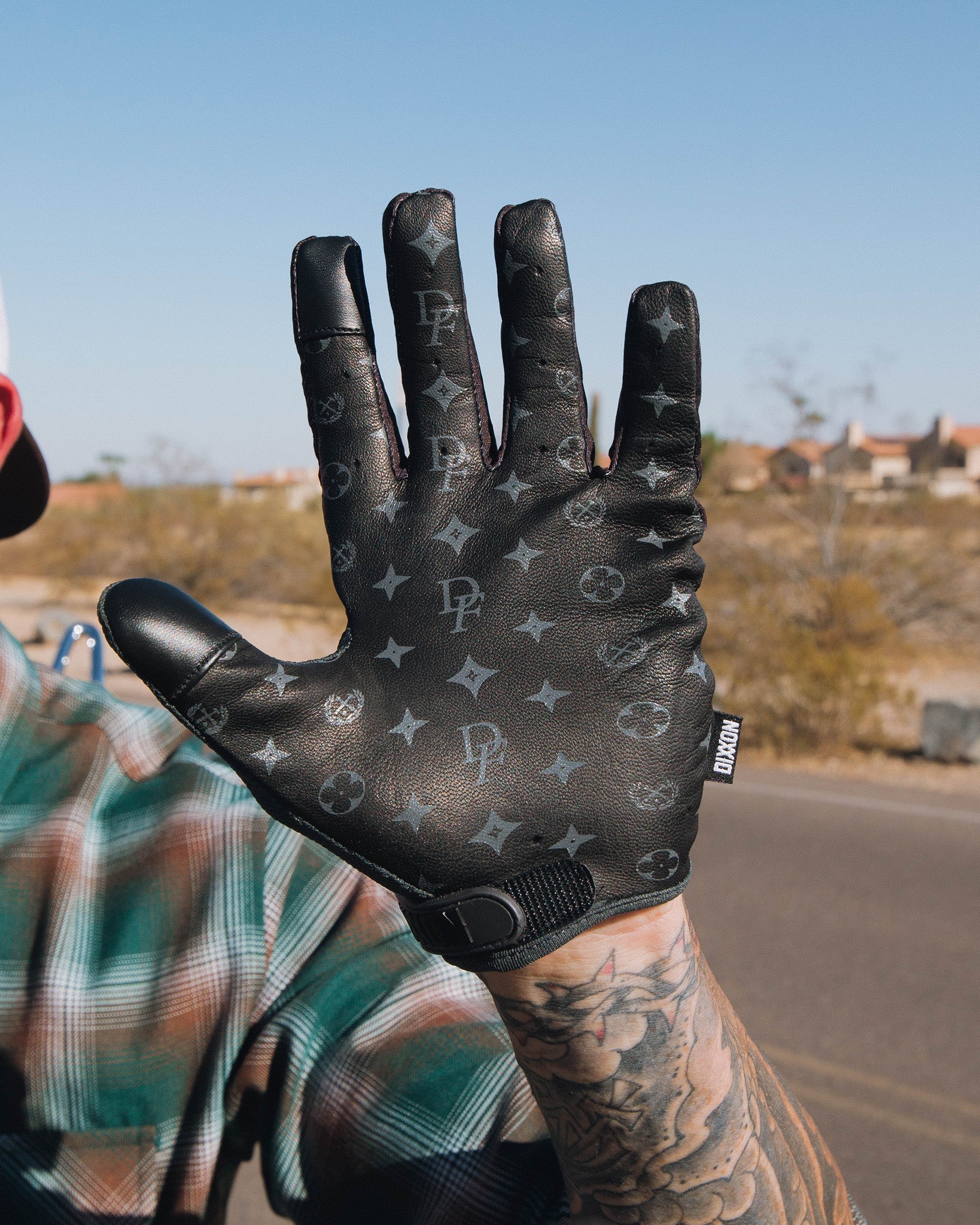 Bougie Moto Gloves - Black & Gray - Image 2
