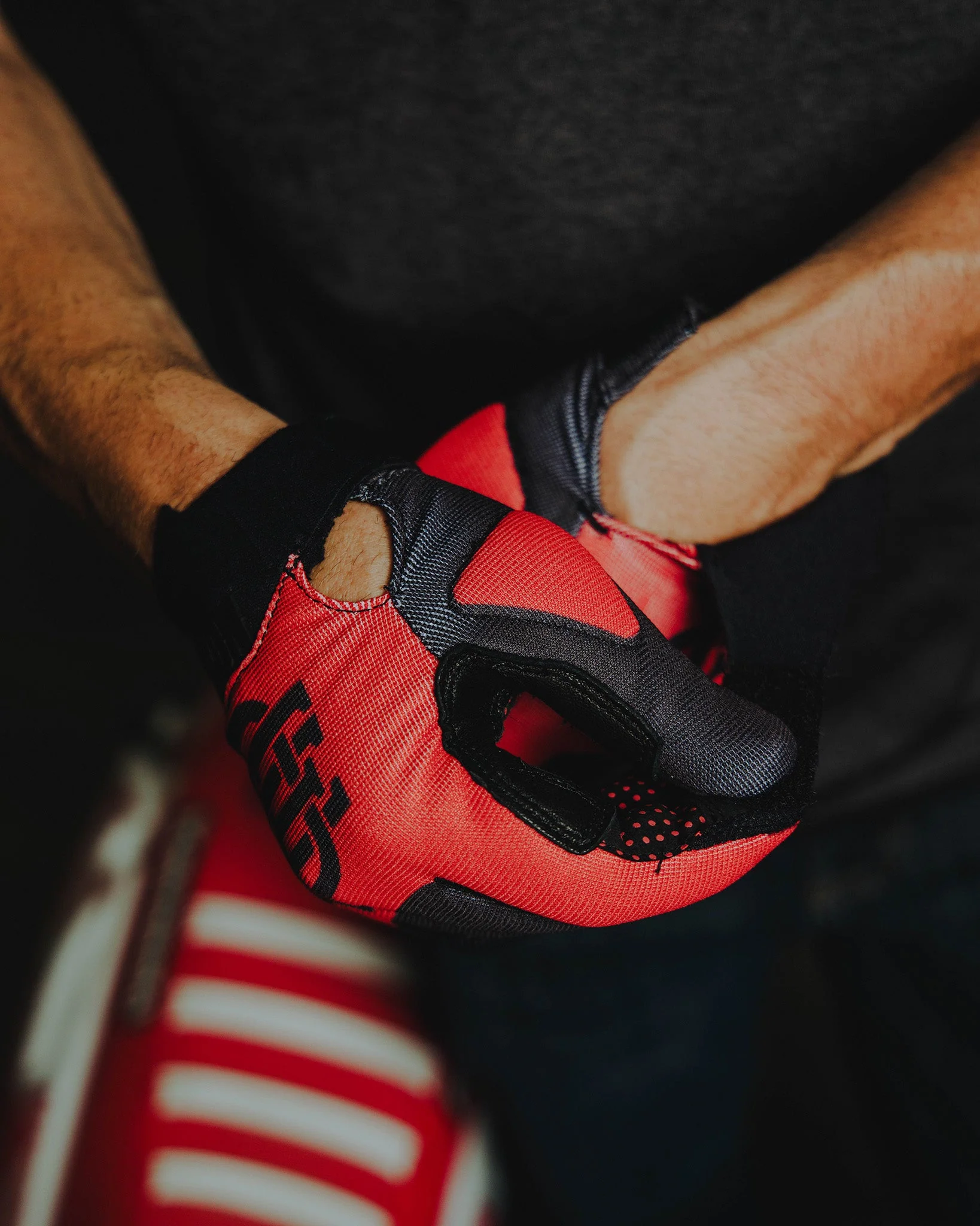 BRAAP Moto Gloves - Badge - Black & Red - Image 2