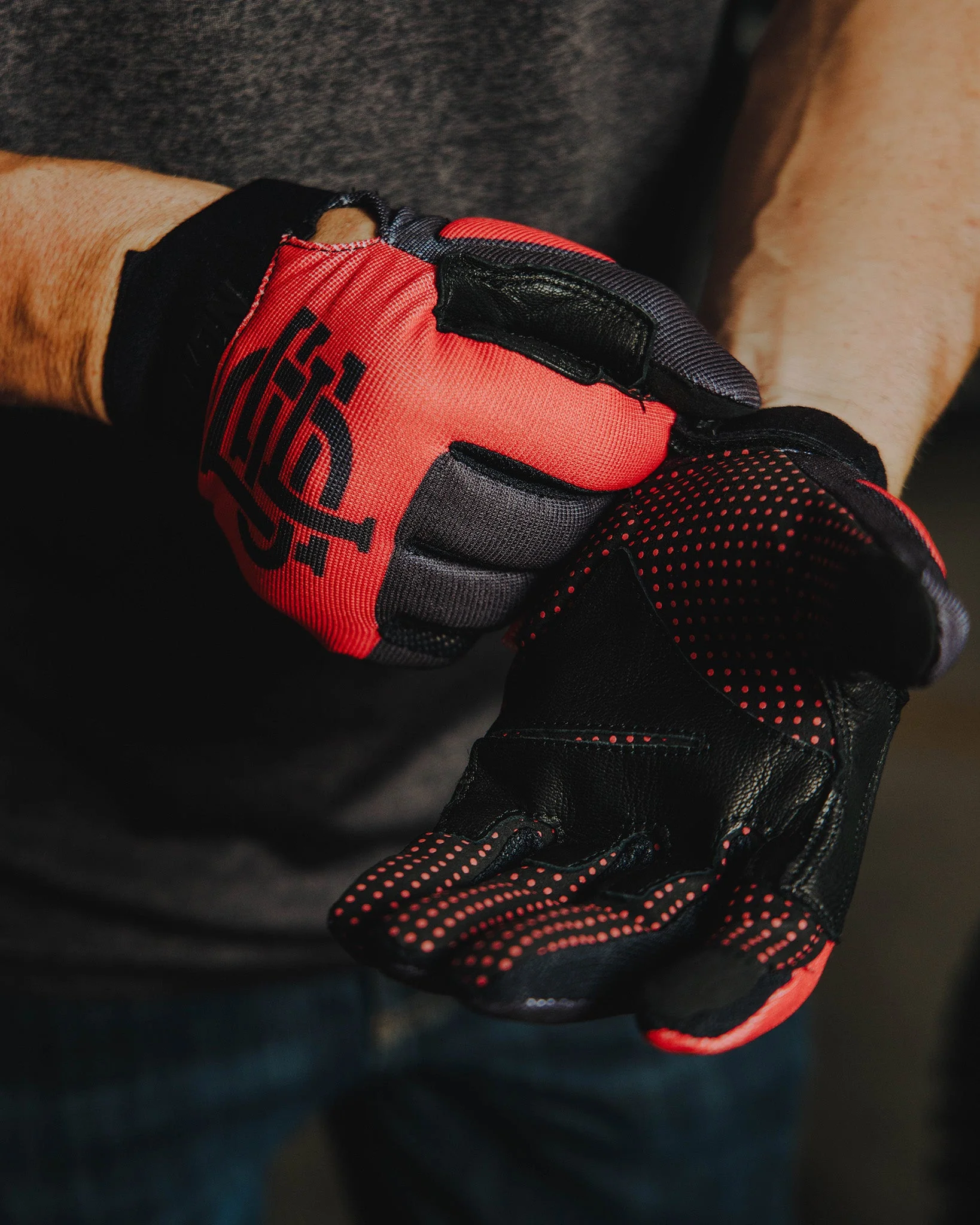 BRAAP Moto Gloves - Badge - Black & Red - Image 3