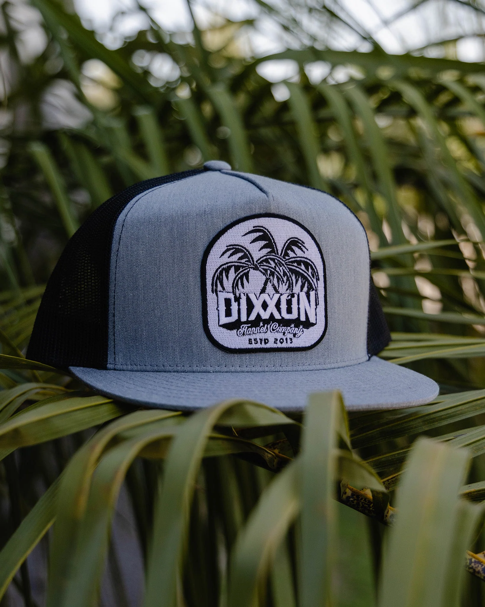 Dueling Palms Flat Bill Trucker Snapback- White & Black - Image 2