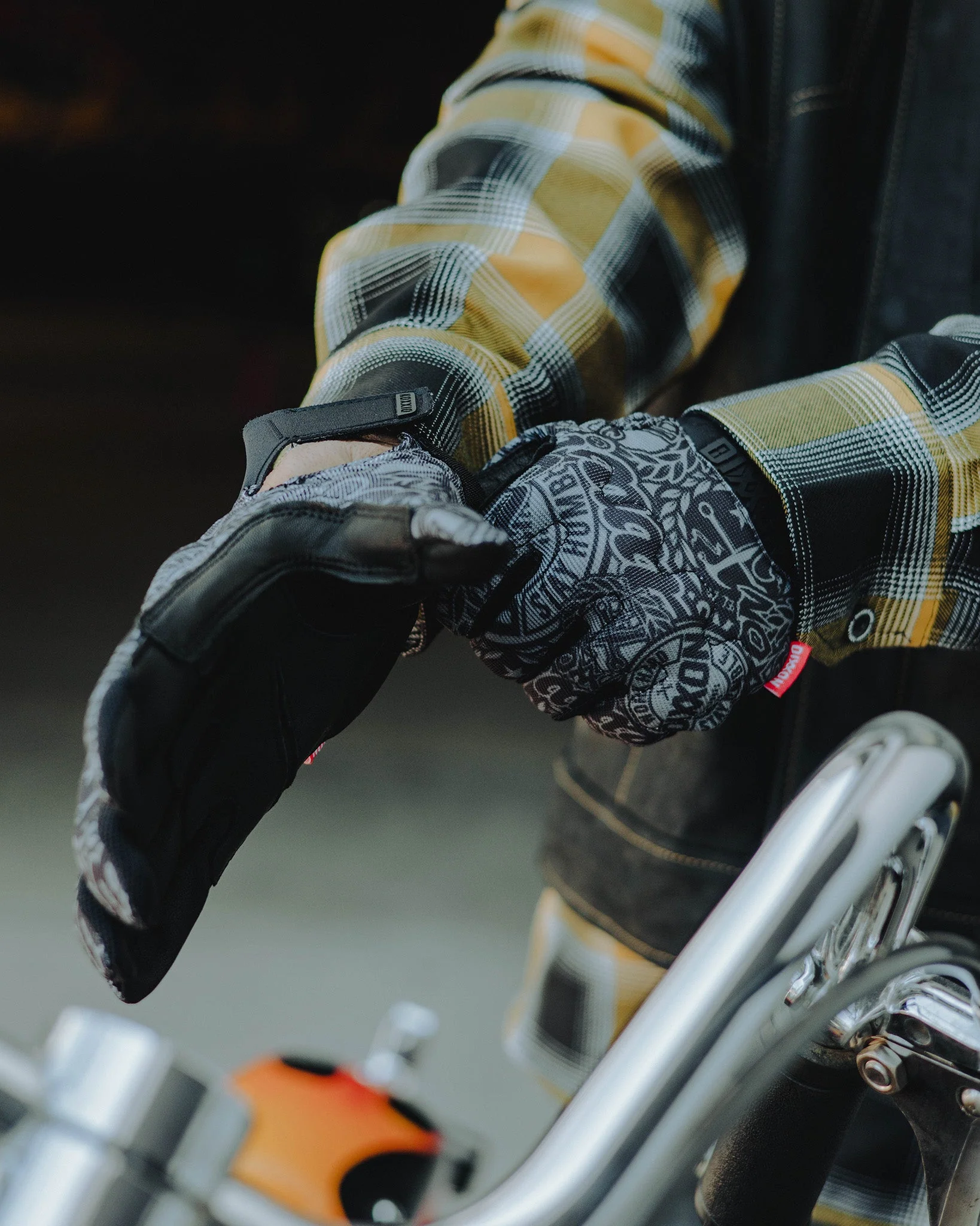 Holeshot Moto Gloves - Yeww! - Image 2