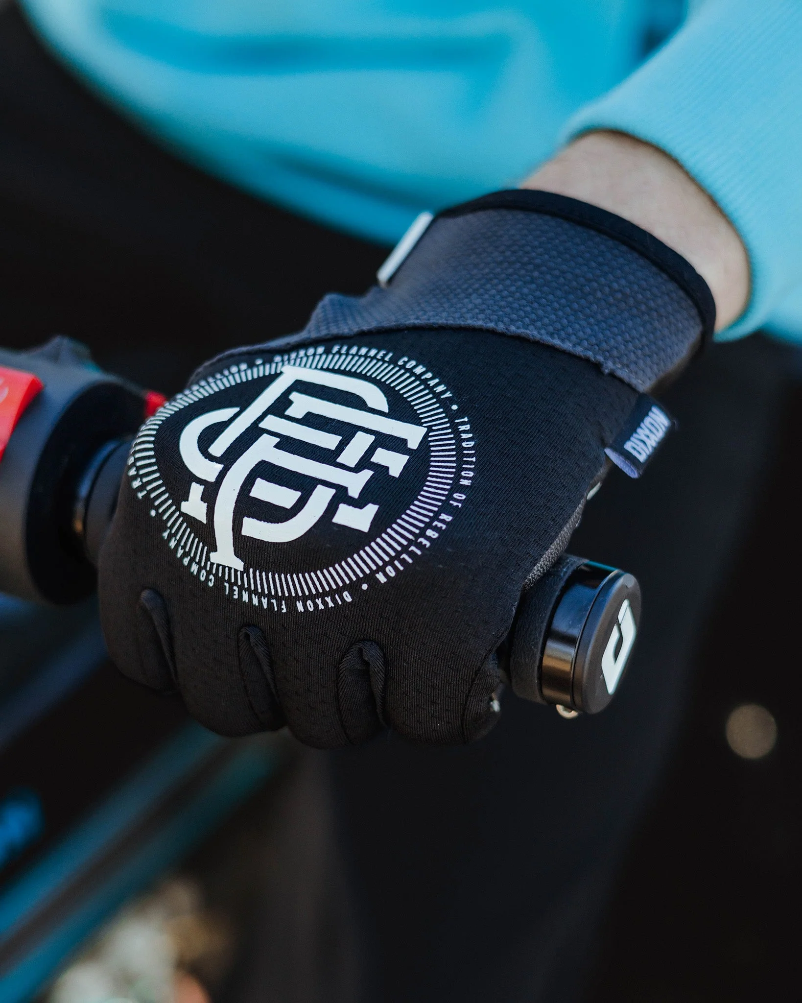 Insignia Moto Gloves - Image 3
