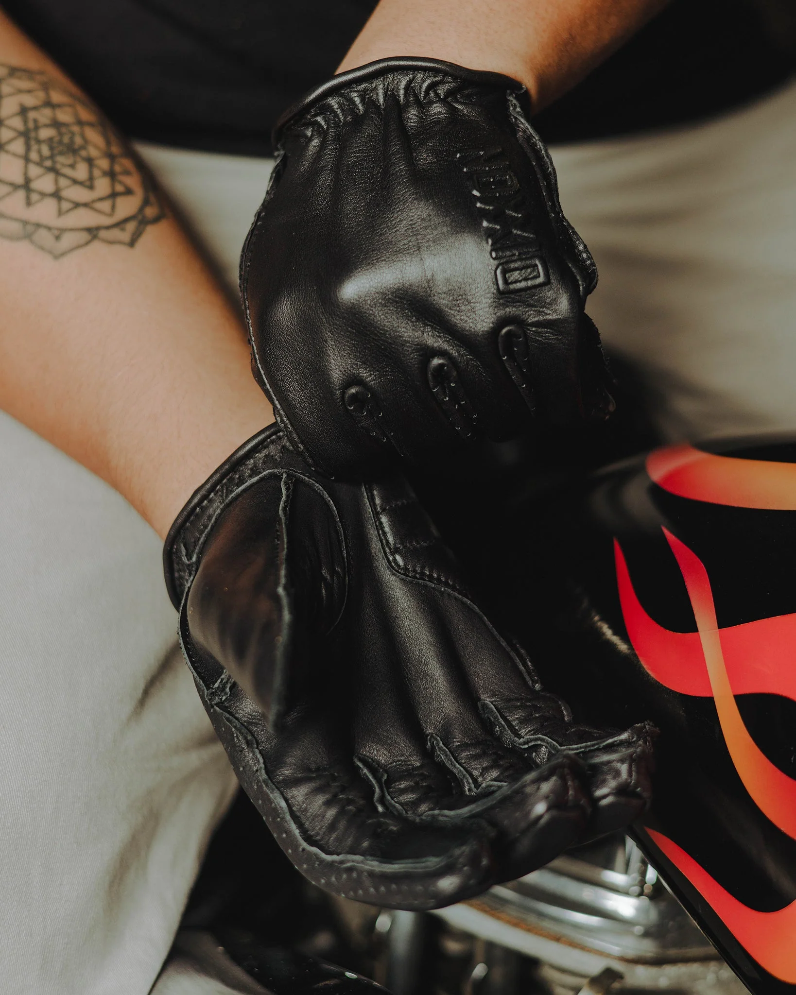 Roper Leather Moto Gloves - Black - Image 2