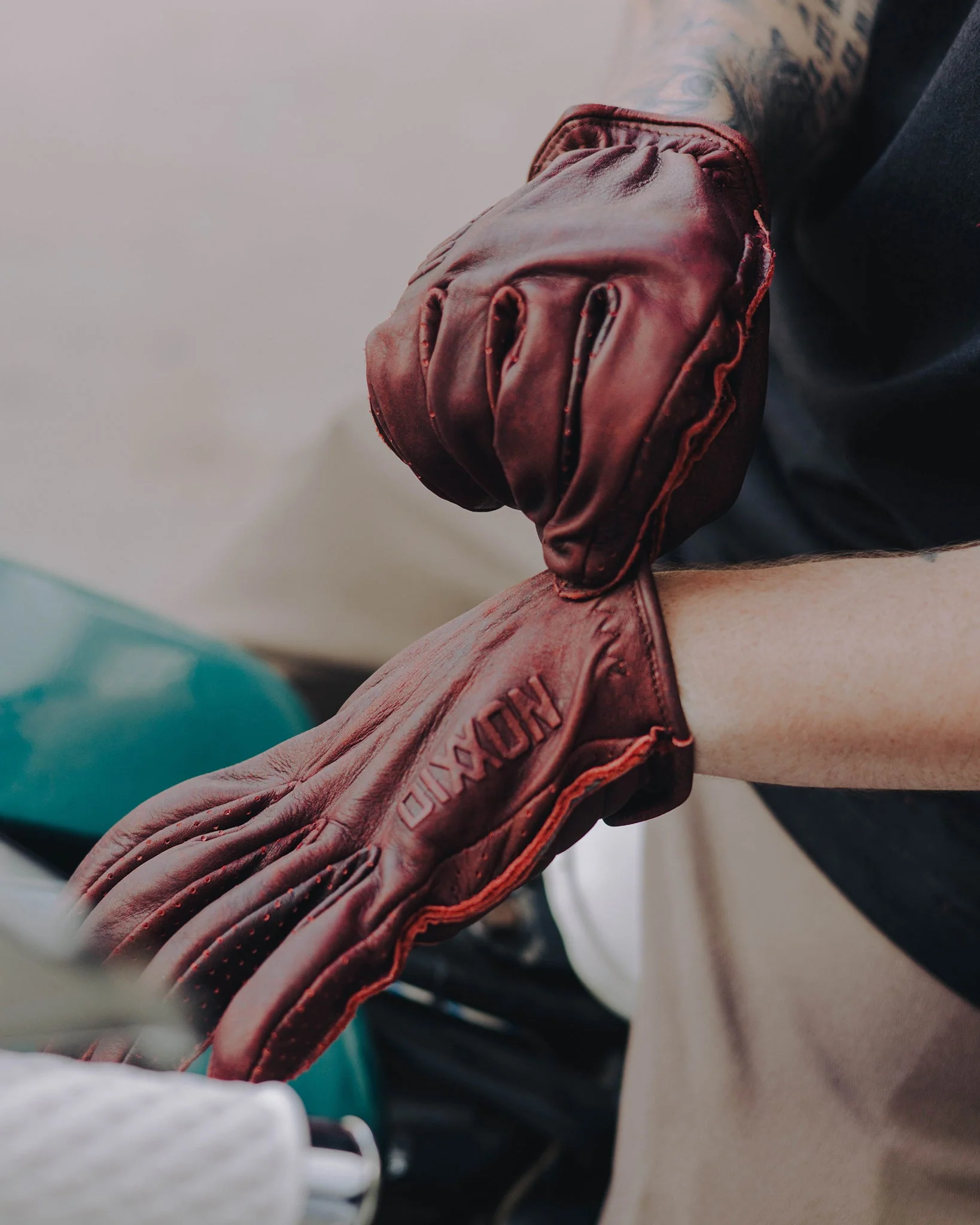Roper Leather Moto Gloves - Oxblood - Image 4